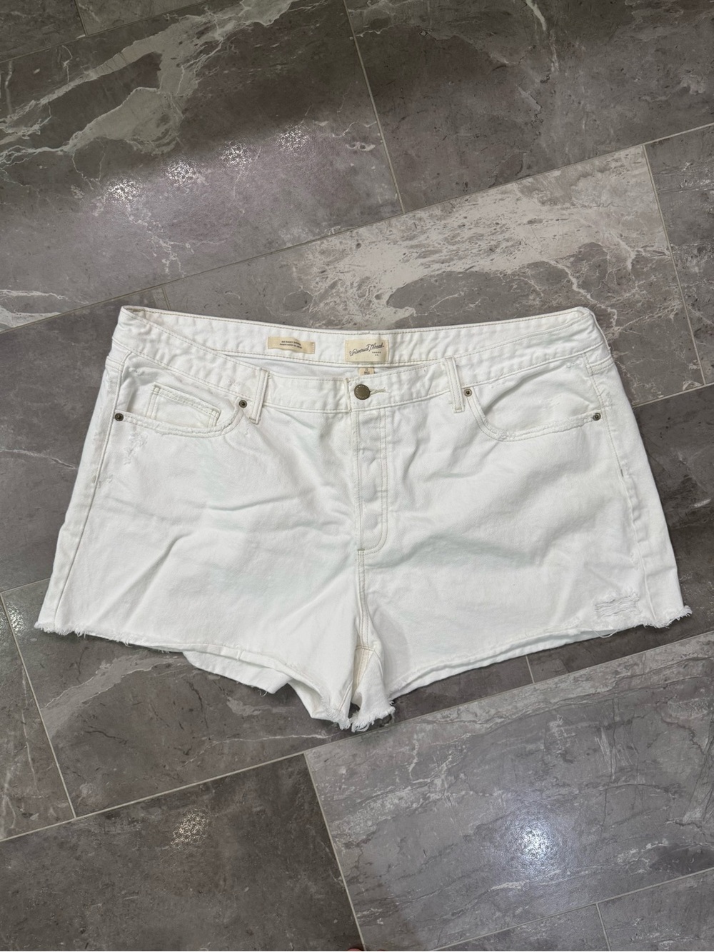 Universal Thread Mid-Rise 90’s Baggy White Jean Shorts